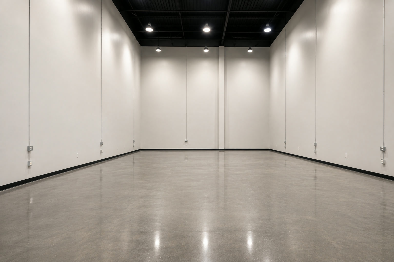 Plain banquet hall before Lavish Events setup